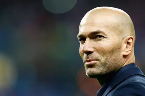 ليكيب: زيدان رفض عرضًا من الدوري السعودي مقابل 100 مليون يورو